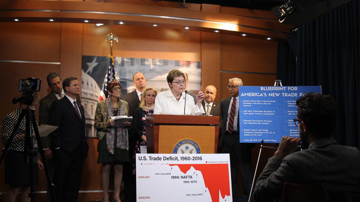 Kaptur with colleagues discussing NAFTA